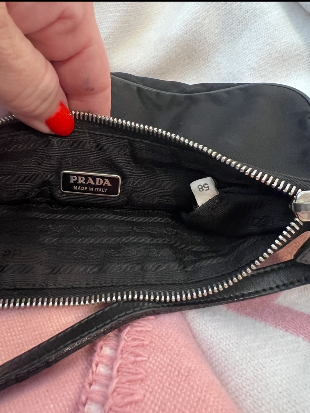 Prada⭐️Re-edition 2002!⭐️
Crystalized/Rhinestone logo mini bag!⭐️OFFERS Always! - Picture 15 of 15